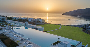 Hotel Lindos Grand Resort@SPA - výhľad na bazény a more - letecký zájazd CK Turancar (Rodos, Vlycha-Lindos)