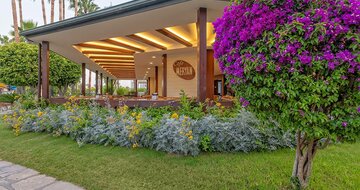 Hotel Meryan - kaviareň - letecký zájazd CK Turancar - Turecko, Okurcalar