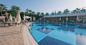 Sunprime C-lounge - bazén - letecký zájazd Turancar - Turecko, Alanya