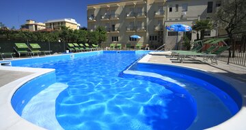 Hotel Vannini - Rimini - Taliansko, zájazdy autobusovou a individuálnou dopravou CK TURANCAR