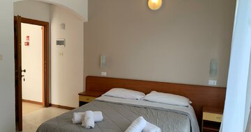 Hotel Carnaby - Viserba di Rimini - dovolenka autobusovou alebo individuálnou dopravou CK TURANCAR