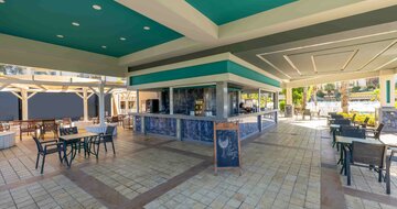 Diamond Excellence - bar pri bazéne - letecký zájazd CK Turancar - Turecko, Gündogdu