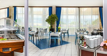 Hotel Holiday Village Sagitta - zájazd CK Turancar - Chorvátsko - Omiš