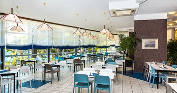 Hotel Holiday Village Sagitta - zájazd CK Turancar - Chorvátsko - Omiš