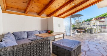 Apartmány Jakeševič - terasa - autobusový zájazd CK Turancar - Chorvátsko, Baška Voda