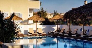Hotel Alexandra -exteriér - Santorini - Kamari - letecký zájazd CK TURANCAR
