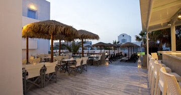 Hotel Alexandra - beach bar - Santorini - Kamari - letecký zájazd CK TURANCAR