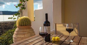 Hotel Iliada Odysseas - Santorini - terasa -  letecký zájazd CK TURANCAR