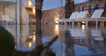 Hotel Iliada Odysseas - Santorini - exteriér - bazén -  letecký zájazd CK TURANCAR