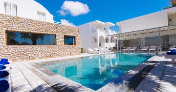 Hotel Iliada Odysseas - Santorini - exteriér - bazén -  letecký zájazd CK TURANCAR