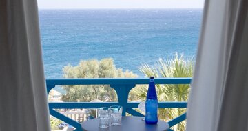 Hotel Kamari beach - Santorini - pohľad z balkóna -  letecký zájazd CK TURANCAR