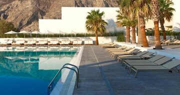 Hotel Kamari beach - Santorini - bazén -  letecký zájazd CK TURANCAR