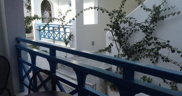 Hotel Kamari beach - Santorini - pohľad z balkóna -  letecký zájazd CK TURANCAR