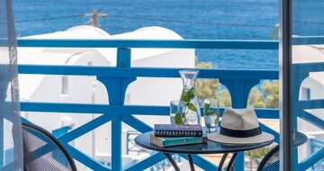 Hotel Kamari beach - Santorini - pohľad z balkóna -  letecký zájazd CK TURANCAR