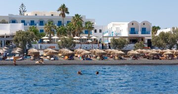 Hotel Kamari beach - Santorini - exteriér -  letecký zájazd CK TURANCAR