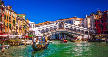 CK Turancar, Letecký poznávací zájazd, Taliansko, Karnevalové Benátky a výlet do Padovy, Rialto bridge 