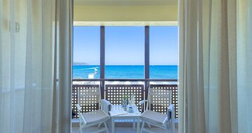 Santa Marina Plaza Giannoulis - izba v prvej línii od pláže - letecký zájazd CK Turancar - Kréta, Agia Marina