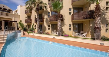 Santa Marina Plaza Giannoulis - izba s výhľadom na bazén - letecký zájazd CK Turancar - Kréta, Agia Marina
