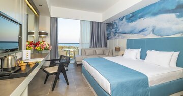 Crystal Centro - štandardná izba s bočným výhľadom na more - letecký zájazd CK Turancar - Turecko, Lara