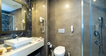 Crystal Centro - kúpeľňa v junior suite - letecký zájazd CK Turancar - Turecko, Lara
