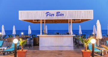 Crystal Centro - bar na móle - letecký zájazd CK Turancar - Turecko, Lara