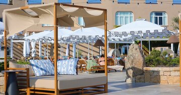 Mangia´s Sardinia Resort - terasa - letecký zájazd CK Turancar - Taliansko - Sardínia
