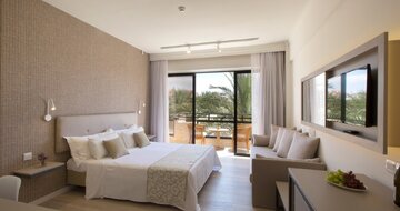 Venus Beach Hotel – hotel – letecký zájazd CK Turancar – Cyprus, Paphos