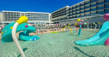 Chrysomaren Beach Hotel & Resort – bazén– letecký zájazd CK Turancar – Cyprus, Ayia Napa