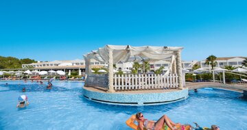 Sandy Beach – bazén – letecký zájazd CK Turancar – Cyprus, Larnaca 