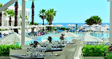 Sandy Beach – terasa– letecký zájazd CK Turancar – Cyprus, Larnaca 