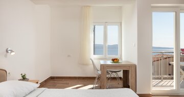 Villa Lana - spálňa - autobusový zájazd CK Turancar - Chorvátsko, Omiš, Nemira