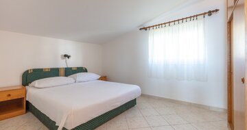 Villa Lana - spálňa - autobusový zájazd CK Turancar - Chorvátsko, Omiš, Nemira