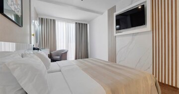 Tara – izba – letecký zájazd CK Turancar – Čierna Hora - Bečiči