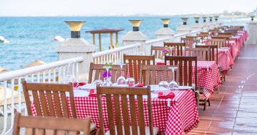 Salamis Bay Conti – terasa – letecký zájazd CK Turancar – Severný Cyprus - Famagusta