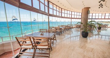 Salamis Bay Conti – terasa – letecký zájazd CK Turancar – Severný Cyprus - Famagusta