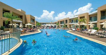 White Olive Elite Laganas – bazén – letecký zájazd CK Turancar – Grécko - Zakynthos