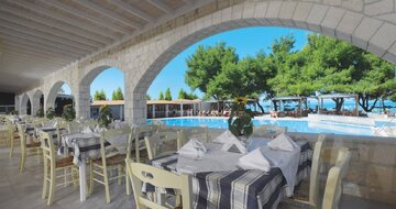 Portes Beach – terasa – letecký zájazd CK Turancar – Chalkidiki - Nea Potidea