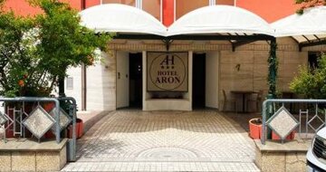 Hotel ARON - dovolenka v stredisku Viserbella di Rimini - zájazdy individuálnou a autobusovou dopravou do Talianska CK TURANCAR