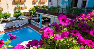 Villa dei Fiori v letovisku Viserbella - Rimini - dovolenka autobusovou a individuálnou dopravou CK TURANCAR