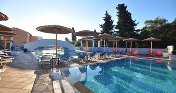 Hotel Michelangelo - bazén - letecký zájazd s CK Turancar  Korfu - Kassiopi