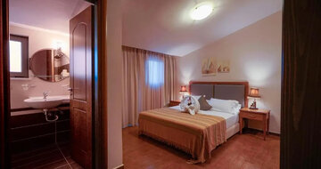 Flamingos Hotel - dvojlôžková izba -letecký zájazd CK Turancar - Kréta, Chania