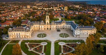 CK Turancar, autobusový poznávací zájazd, Maďarsko - krajina kúpeľov a vína, Keszthely, kaštieľ Helikon