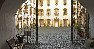 CK Turancar, autobusový poznávací zájazd, Česko a Nemecko, vstup do hradu Lemberk