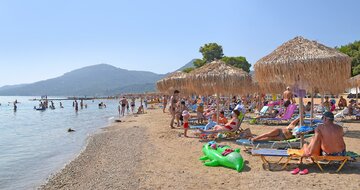 Grécko - Korfu - Hotel Messonghi Beach - pláž