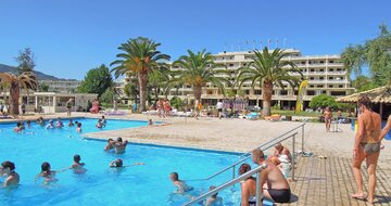Grécko - Korfu - Hotel Messonghi Beach - bazén