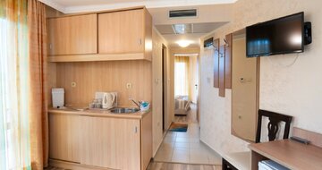 Zeus - izba - letecký a autobusový zájazd CK Turancar - Bulharsko, Pomorie