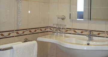 Hotel Queen Nelly - kúpelka - letecký a autobusový zájazd CK Turancar - Bulharsko, Primorsko