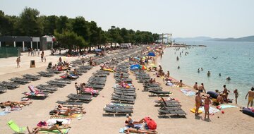 Hotel Nikola - pláž - autobusový zájazd CK Turancar - Chorvátsko, Vodice