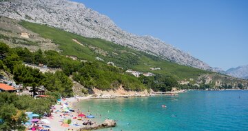hotel Brzet - pláž - autobusový zájazd CK Turancar - Chorvátsko - Omiš