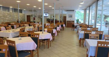 hotel Brzet - reštaurácia - autobusový zájazd CK Turancar - Chorvátsko, Omiš
